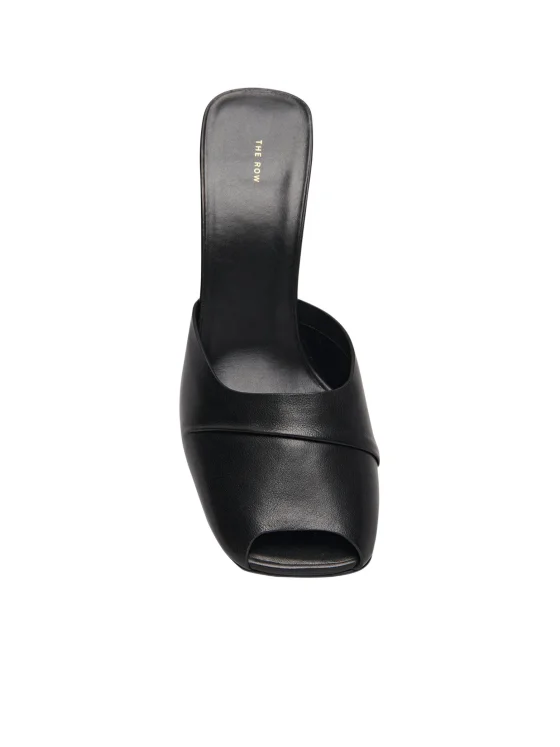 Stuart Weitzman’s Versatile Black Mules